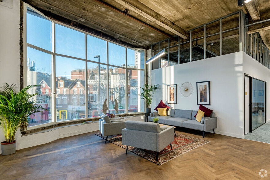 65-71 Lewisham High St, London to rent - Interior Photo - Image 3 of 29