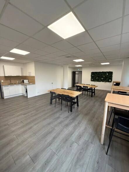 Office in Torcy to rent - Interior Photo - Image 2 of 5