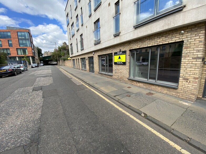 51 Calton Rd, Edinburgh to rent - Building Photo - Image 3 of 4