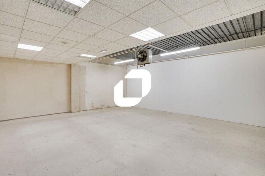 Office in Montreuil to rent - Interior Photo - Image 2 of 11