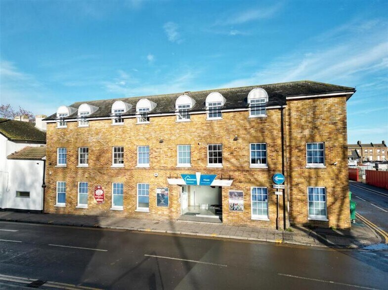 1 Lord St, Gravesend to rent - Building Photo - Image 1 of 2
