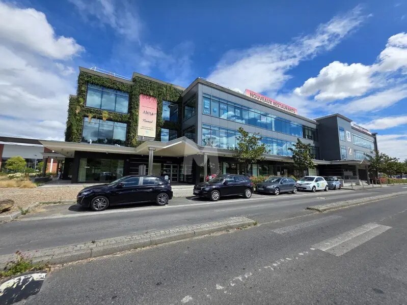 Office in Fleury-Mérogis to rent Building Photo- Image 1 of 10
