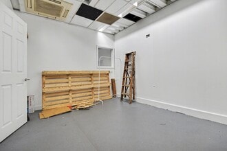 172 Dunlop St, Greenock to rent Interior Photo- Image 2 of 5