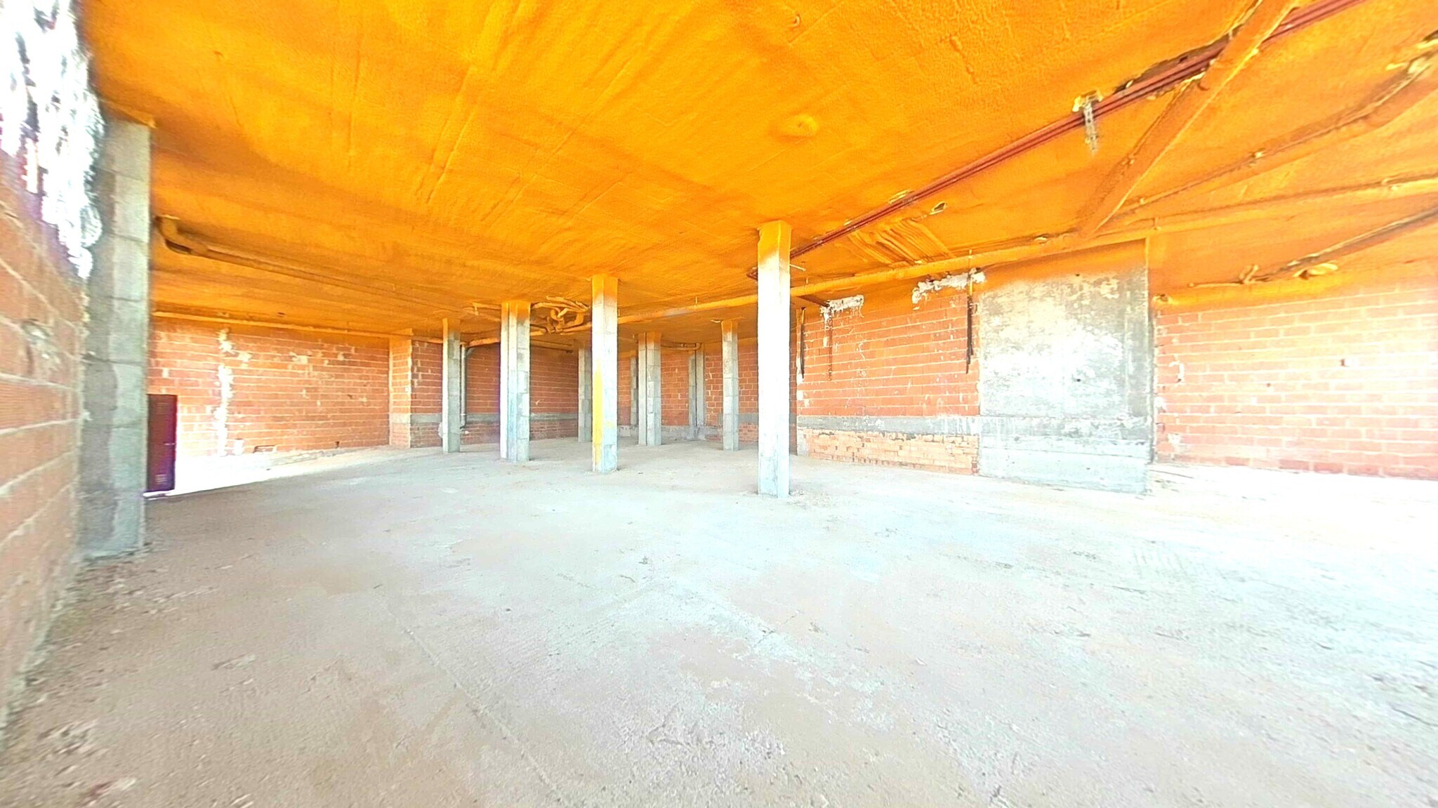 Retail in Cistérniga for sale Building Photo- Image 1 of 13