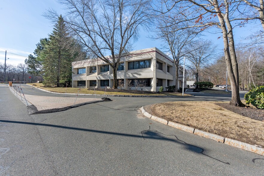 210 Broadway, Lynnfield, MA for rent - Primary Photo - Image 1 of 10