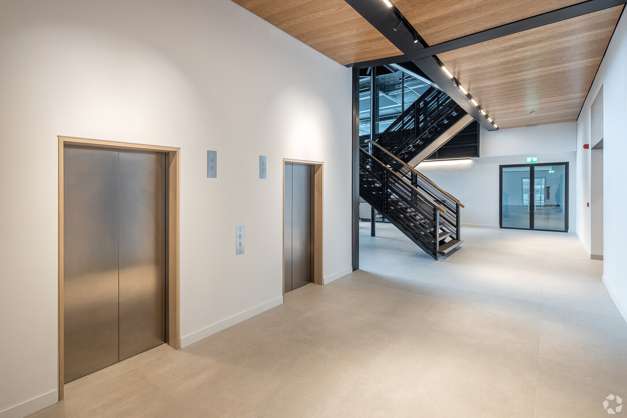 217 Bath Rd, Slough to rent Lobby- Image 1 of 7