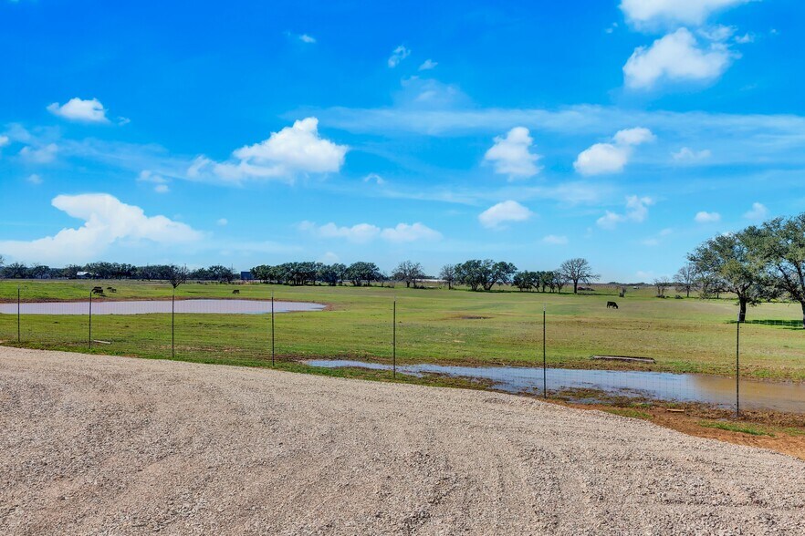 343 Miracle Mile, Stonewall, TX for rent - Building Photo - Image 3 of 24