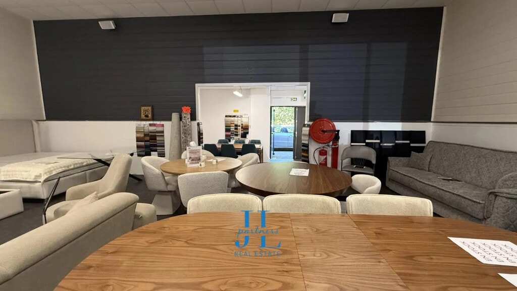 Location Commerce 350 m² - Photo 1