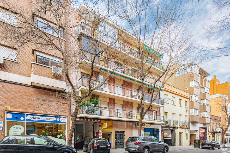 Retail in Madrid, Madrid to rent - Primary Photo - Image 1 of 1