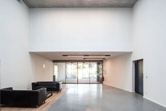 Office in Marseille to rent Lobby- Image 2 of 6