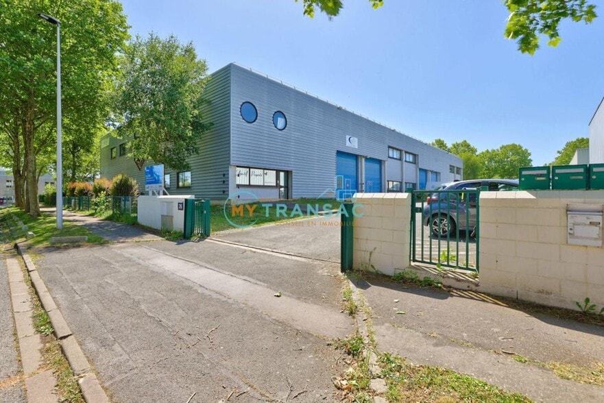 Light Industrial in Collégien to rent - Building Photo - Image 2 of 4