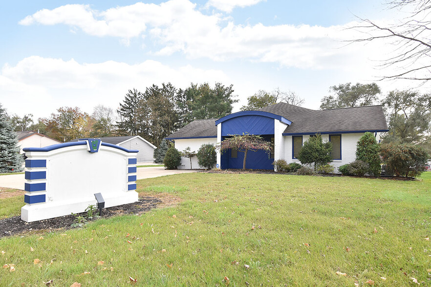 1723 E Bristol St, Elkhart, IN for sale - Building Photo - Image 1 of 36