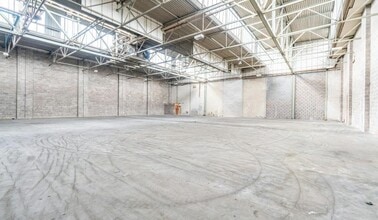 Unit D1 Triumph Business Park, Speke, Liverpool to rent Interior Photo- Image 2 of 2