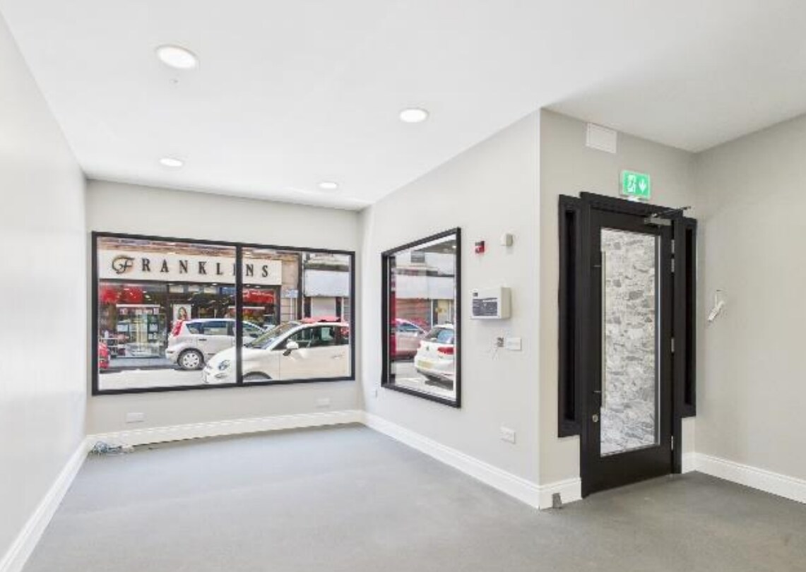 21 Hill St, Newry to rent Interior Photo- Image 1 of 5