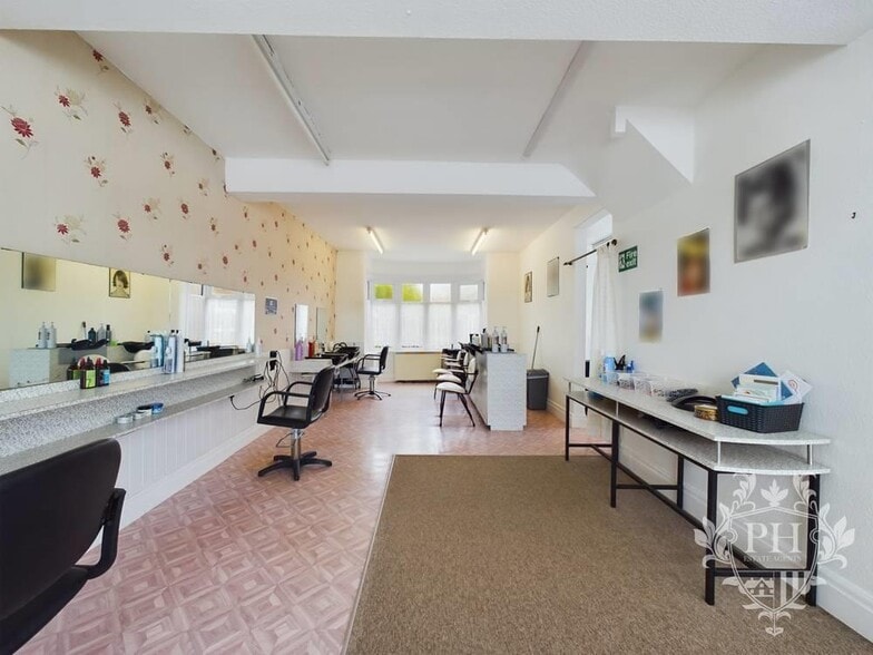 145 Oak Rd, Redcar for sale - Interior Photo - Image 2 of 9