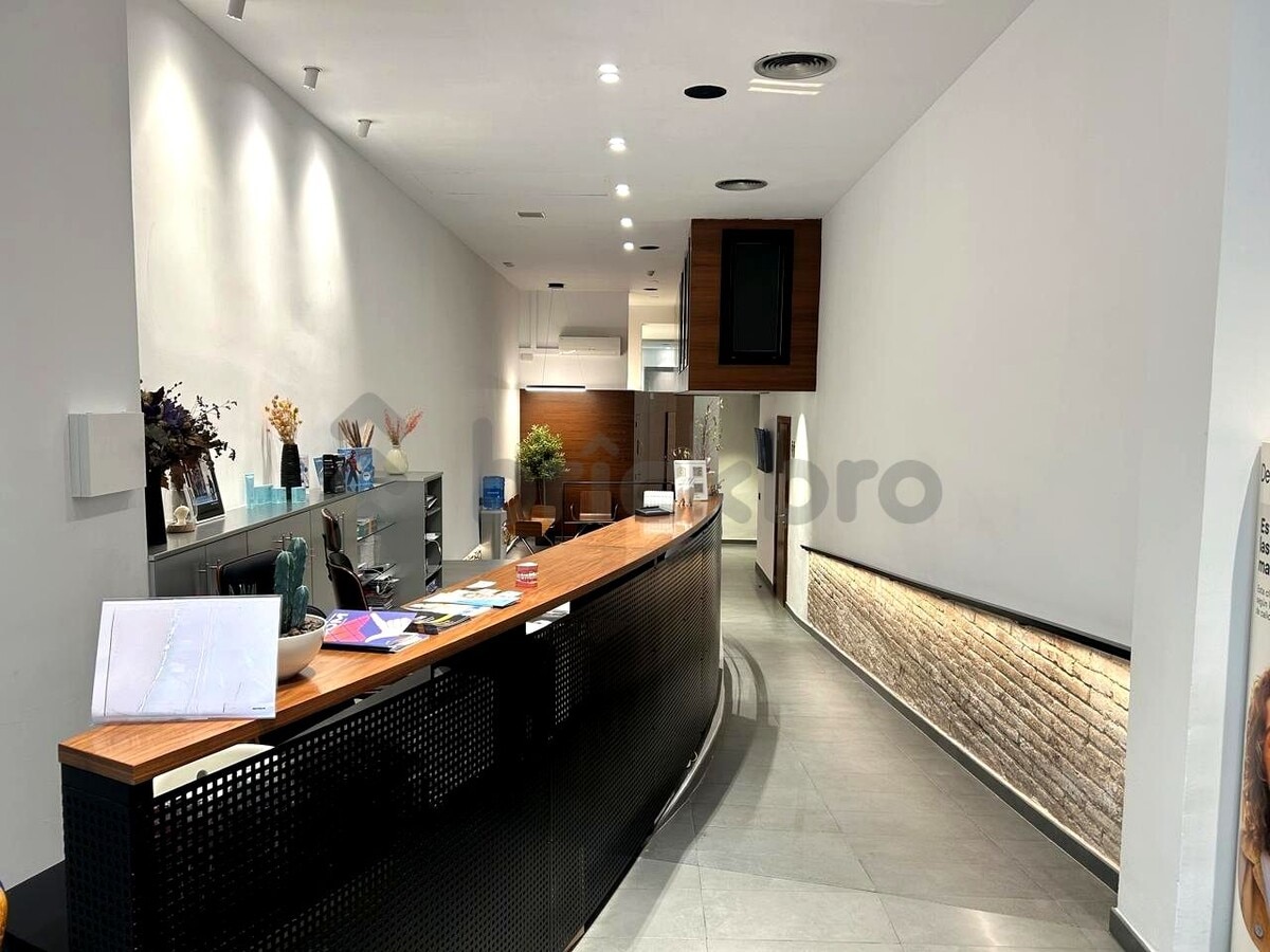Barcelona, BAR 08015 - - - Interior Photo - Image 2 of 23