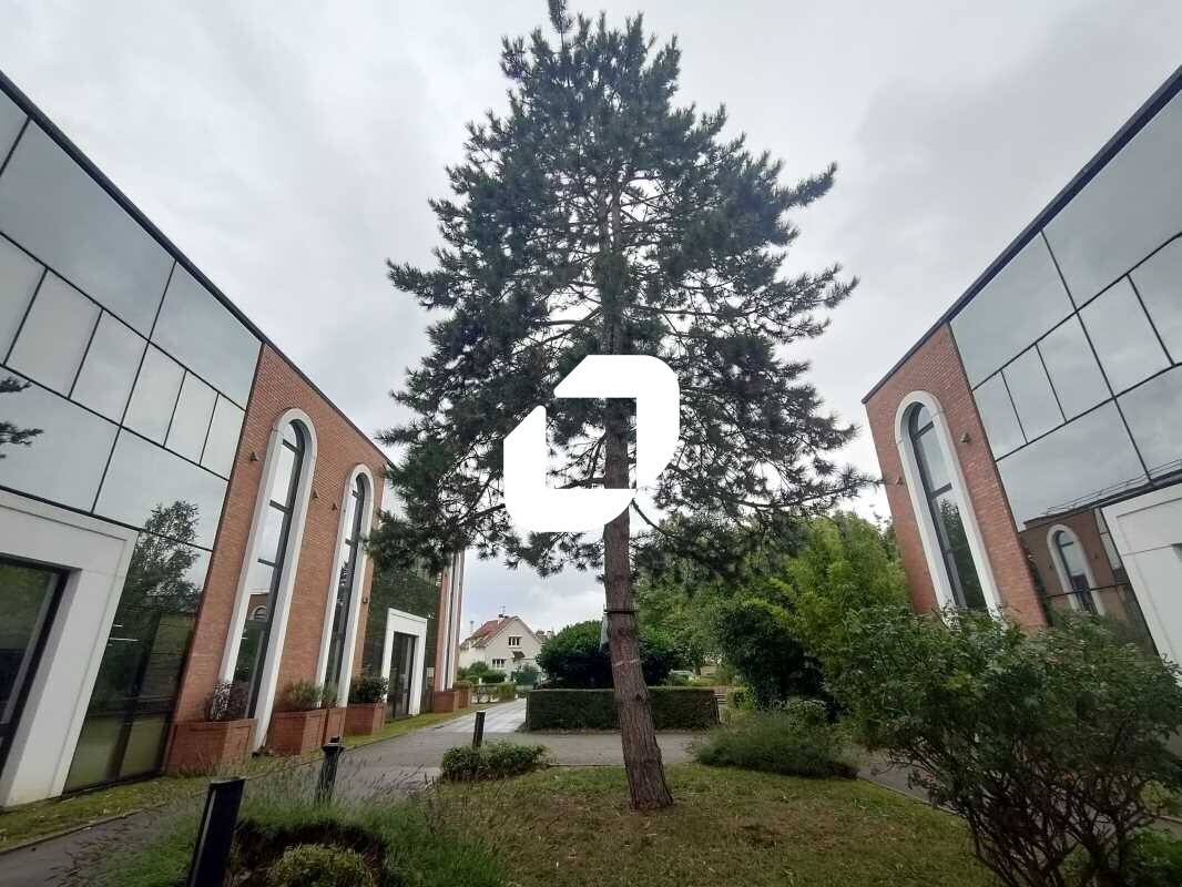 Office in Jouy-en-Josas to rent Building Photo- Image 1 of 10
