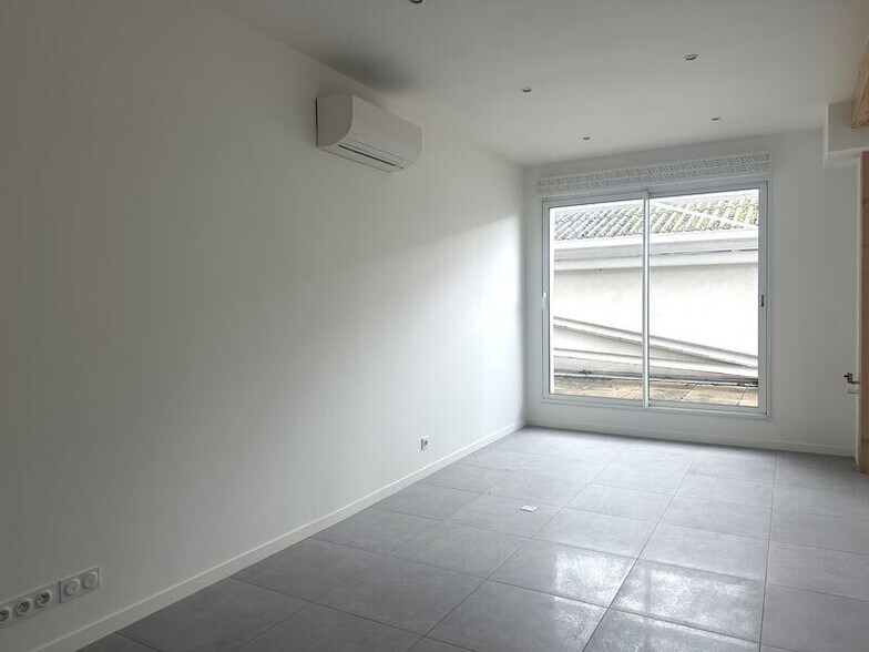 Office in Villeurbanne to rent - Building Photo - Image 2 of 6