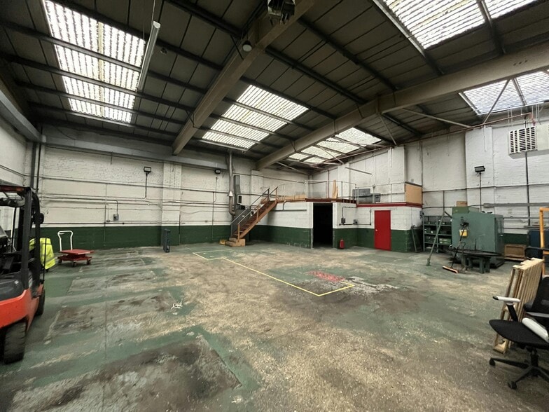 Osier Way, Aylesbury for sale - Interior Photo - Image 3 of 8