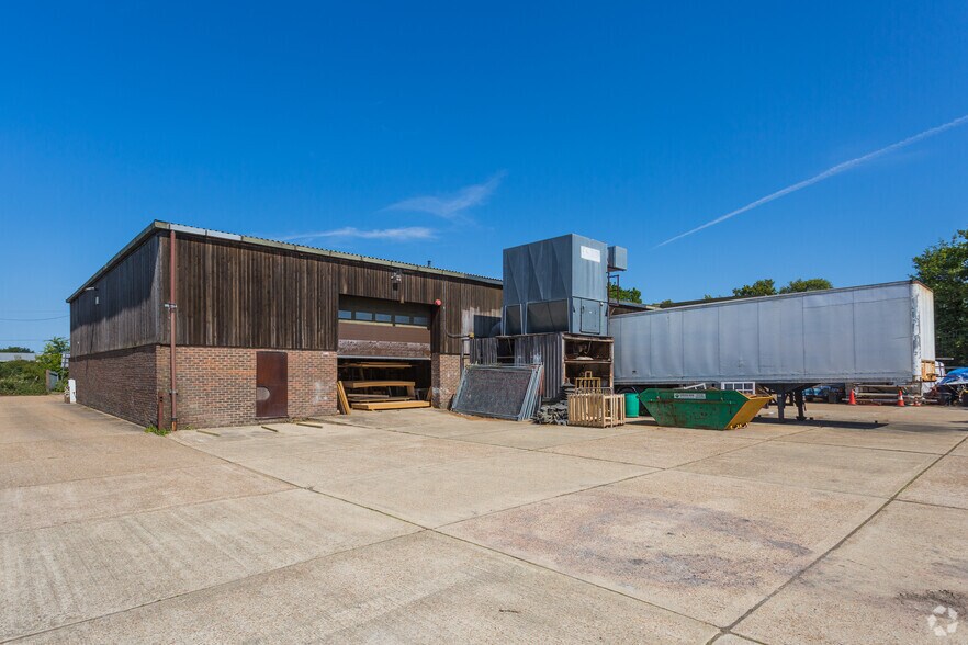 Chilmington Green, Great Chart to rent - Building Photo - Image 1 of 5