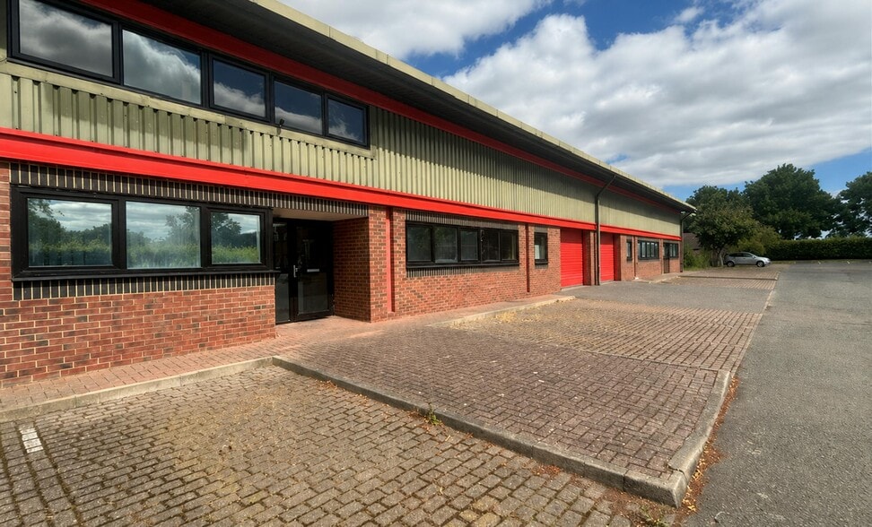 Warpsgrove Ln, Chalgrove to rent - Primary Photo - Image 1 of 2