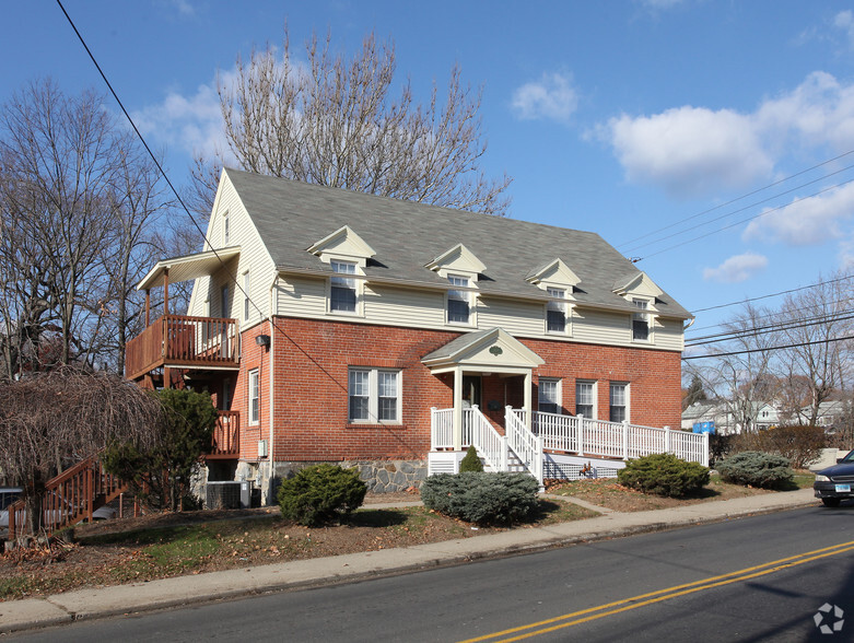 2024 E Main St, Waterbury, CT for sale - Primary Photo - Image 1 of 23