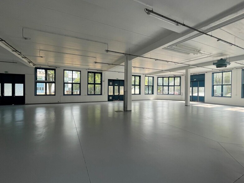 Light Industrial in Fresnes to rent - Interior Photo - Image 3 of 20