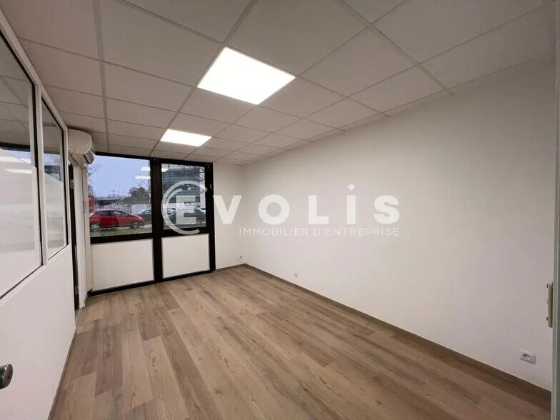Office in Mérignac to rent - Interior Photo - Image 2 of 5