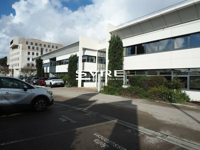 Office in Marseille to rent - Building Photo - Image 2 of 12