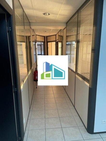 Office in Ollioules to rent - Interior Photo - Image 3 of 6