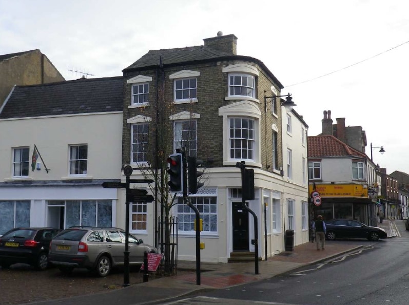 26-27 Market Pl, Market Rasen for sale Primary Photo- Image 1 of 4