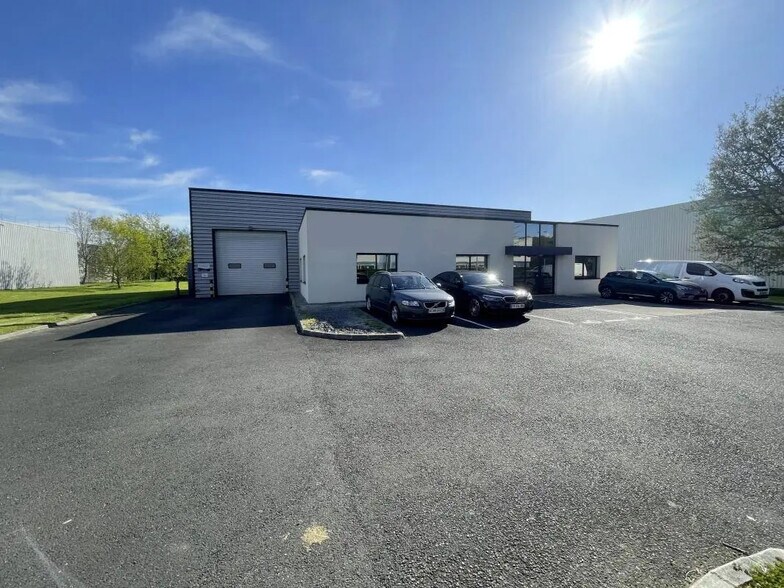 16 Rue Jan Palach, Saint-Herblain to rent - Building Photo - Image 1 of 4