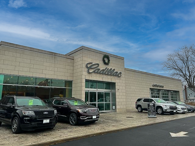 Car Dealership Assemblage portfolio of 2 properties for sale on LoopNet.co.uk - Building Photo - Image 3 of 24