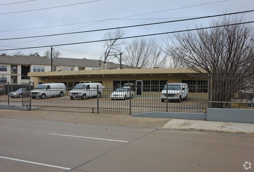 1407 N Zang Blvd, Dallas, TX for rent - Primary Photo - Image 1 of 2