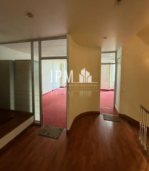 Office in Marseille for sale - Interior Photo - Image 2 of 5