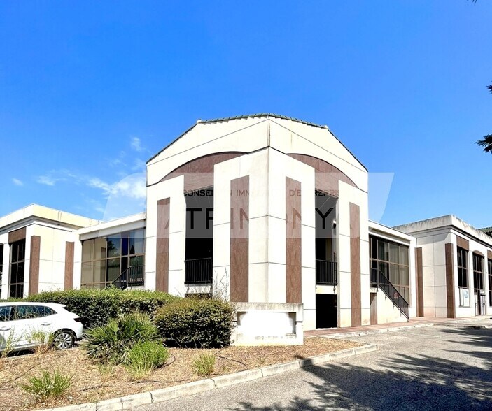 Light Industrial in Gémenos to rent - Building Photo - Image 1 of 10