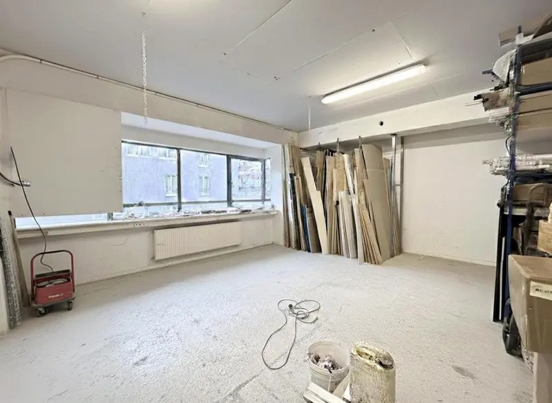 Light Industrial in Paris to rent - Interior Photo - Image 2 of 6
