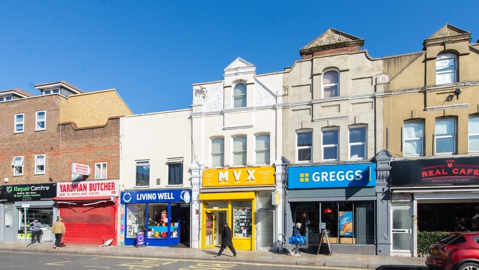 137 High St, London to rent - Building Photo - Image 2 of 3