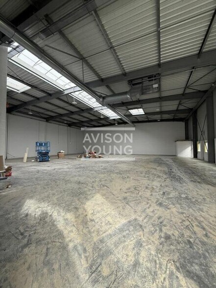 Industrial in Le Mesnil-Amelot to rent - Interior Photo - Image 1 of 2