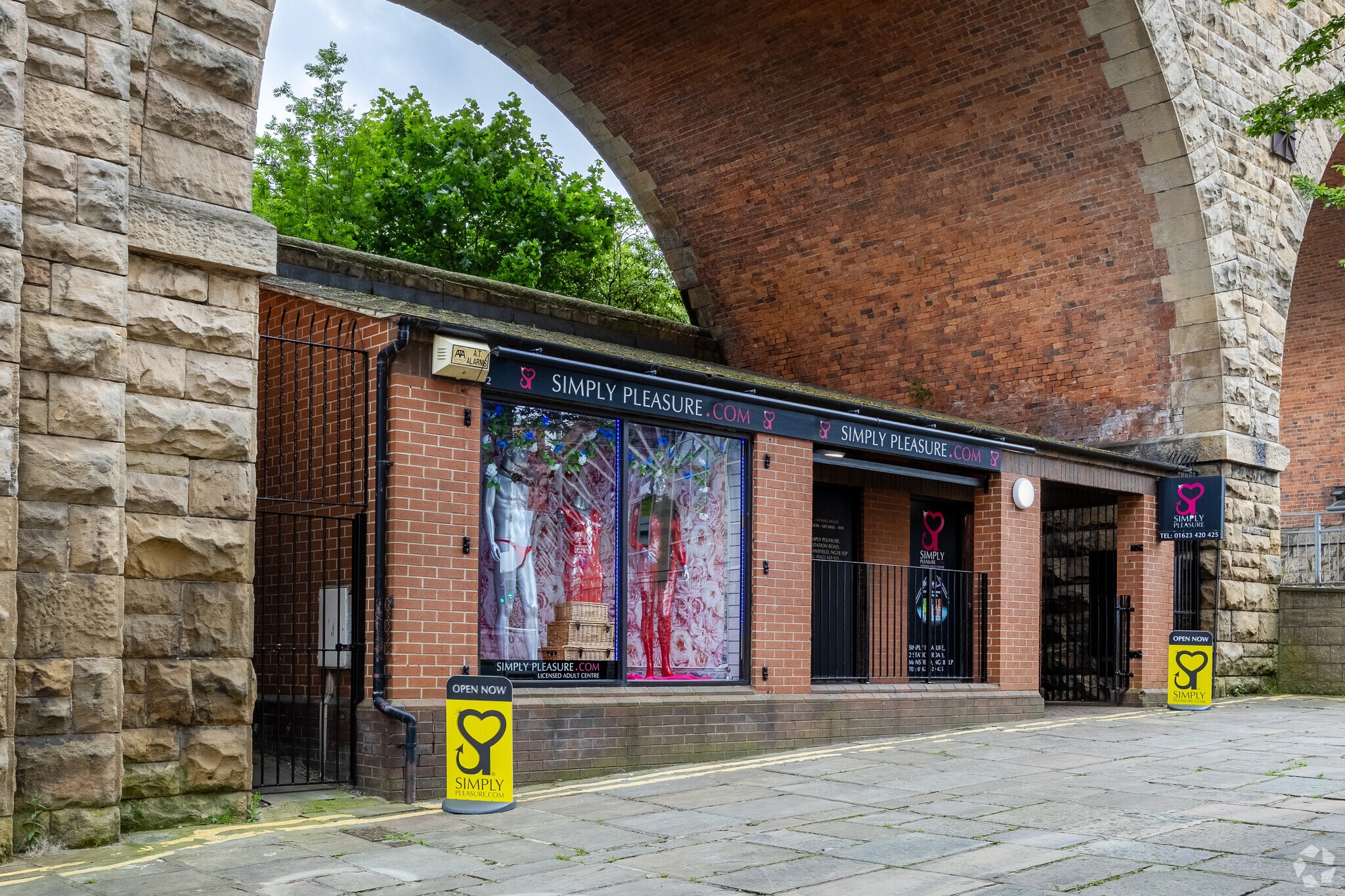 Queen St, Mansfield to rent Primary Photo- Image 1 of 3