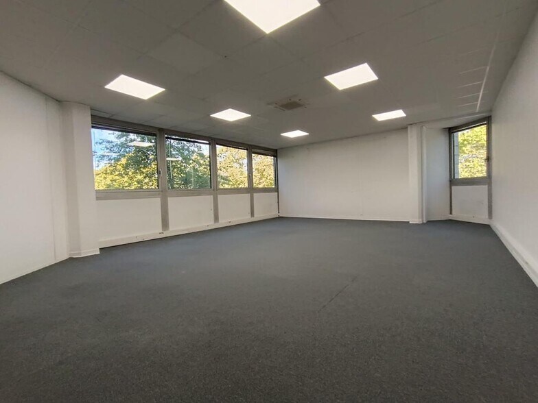 2 Bis Rue Marcel Doret, Burolines 1, Blagnac to rent - Interior Photo - Image 2 of 9
