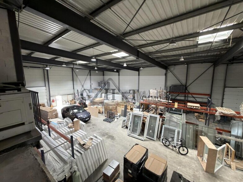 Industrial in Bondoufle to rent - Interior Photo - Image 2 of 8