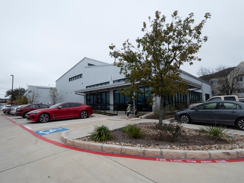 1005 E Saint Elmo Rd, Austin, TX for rent - Building Photo - Image 1 of 13