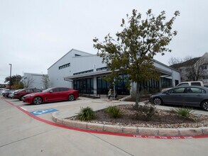 1005 E Saint Elmo Rd, Austin, TX for rent Building Photo- Image 1 of 14