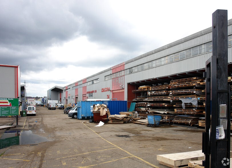 Argall Ave, London to rent - Building Photo - Image 2 of 11