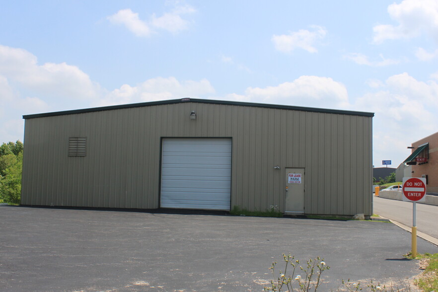 107 Industrial Park Dr, Hollister, MO for rent - Building Photo - Image 1 of 4