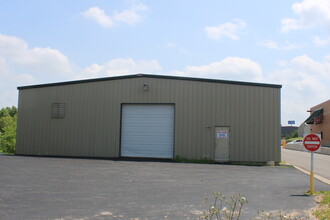 107 Industrial Park Dr, Hollister, MO for rent Building Photo- Image 1 of 5