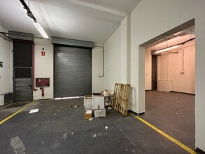 Retail in Barcelona, Barcelona to rent Interior Photo- Image 2 of 17