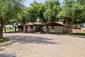 1512 N Avenue C, Elgin, TX for sale Building Photo- Image 1 of 34