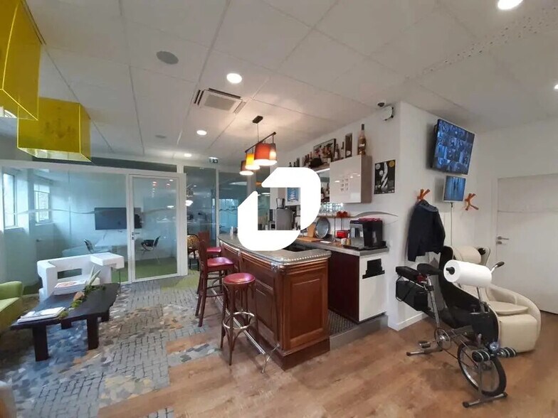 Light Industrial in Buc to rent - Interior Photo - Image 3 of 26